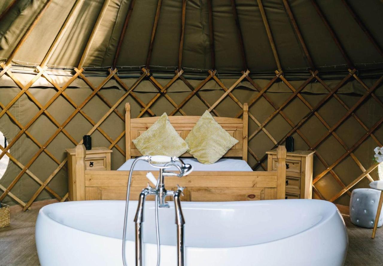 Camp Kátur Glamping Hotel Carthorpe Bagian luar foto